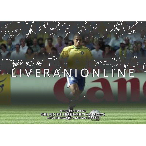 CAMPIONATO DEL MONDO FRANCIA 98 BRASILE-SCOZIA 10-06-1998 NELLA FOTO ROBERTO CARLOS AG ALDO LIVERANI S A S
