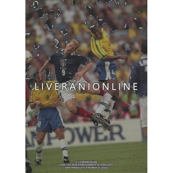 BRASILE SCOZIA CAMPIONATO DEL MONDO FRANCIA 1998-STADIO SAINT DENISE.10 GIUGNO 1998 NELLA FOTO ALDAIR-Gordon DURIE AG ALDO LIVERANI SAS
