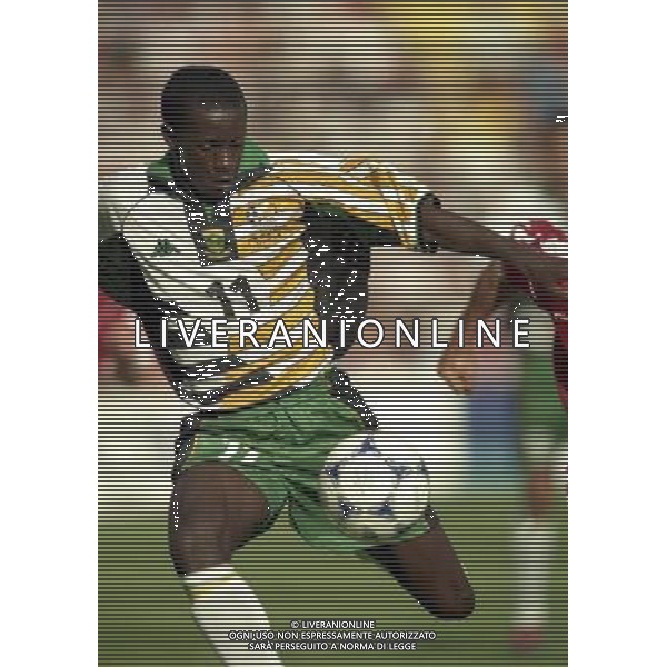 SUD AFRICA DANIMARCA CAMPIONATO DEL MONDO FRANCIA 1998/Sudafrica ‡ Danimarca ‡ Coppa del Mondo 1998 - Girone C - 18.06.1998 - 17:30. Stadium Municipal NELLA FOTO MKHALELE HELMAN AG ALDO LIVERANI S A S
