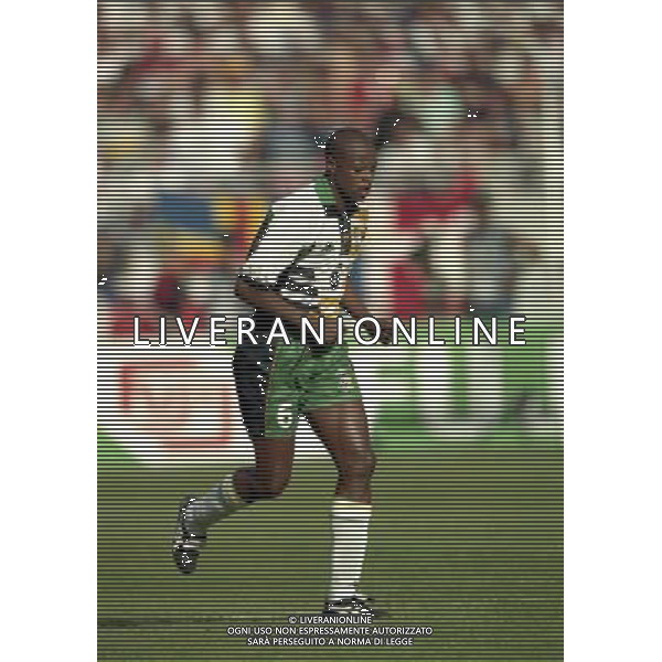 SUD AFRICA DANIMARCA CAMPIONATO DEL MONDO FRANCIA 1998/Sudafrica ‡ Danimarca ‡ Coppa del Mondo 1998 - Girone C - 18.06.1998 - 17:30. Stadium Municipal NELLA FOTO MASINGA PHILEMON AG ALDO LIVERANI S A S