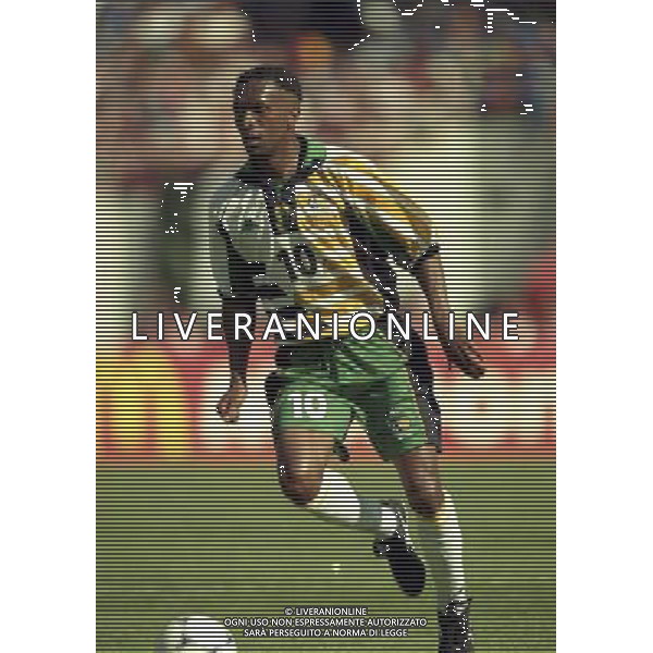 SUD AFRICA DANIMARCA CAMPIONATO DEL MONDO FRANCIA 1998/Sudafrica ‡ Danimarca ‡ Coppa del Mondo 1998 - Girone C - 18.06.1998 - 17:30. Stadium Municipal NELLA FOTO MOSHOEU JOHN AG ALDO LIVERANI S A S