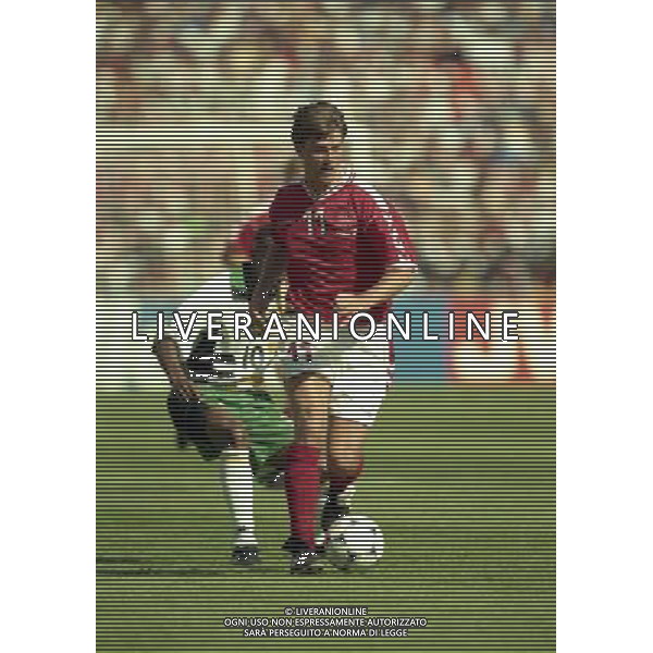 SUD AFRICA DANIMARCA CAMPIONATO DEL MONDO FRANCIA 1998/Sudafrica ‡ Danimarca ‡ Coppa del Mondo 1998 - Girone C - 18.06.1998 - 17:30. Stadium Municipal NELLA FOTO BRIAN LAUDRUP AG ALDO LIVERANI S A S