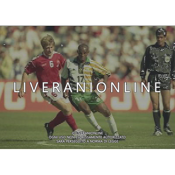 SUD AFRICA DANIMARCA CAMPIONATO DEL MONDO FRANCIA 1998/Sudafrica ‡ Danimarca ‡ Coppa del Mondo 1998 - Girone C - 18.06.1998 - 17:30. Stadium Municipal NELLA FOTO THOMAS HELVEG-MC CARTHY BENEDICT AG ALDO LIVERANI S A S