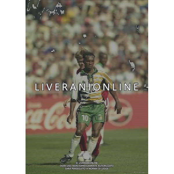 SUD AFRICA DANIMARCA CAMPIONATO DEL MONDO FRANCIA 1998/Sudafrica á Danimarca á Coppa del Mondo 1998 - Girone C - 18.06.1998 - 17:30. Stadium Municipal NELLA FOTO MOSHOEU JOHN AG ALDO LIVERANI S A S