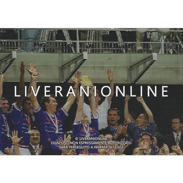 12/07/1998 CAMPIONATO DEL MONDO FRANCIA 98 STADIO SAINT DENIS NELLA FOTO DIDIER DESCHAMPS CON LA COPPA DEL MONDO AG ALDO LIVERANI S A S