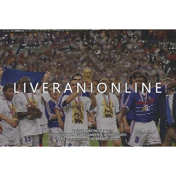 12/07/1998 CAMPIONATO DEL MONDO FRANCIA 98 STADIO SAINT DENIS NELLA FOTO FRANCIA CAMPIONE DEL MONDO AG ALDO LIVERANI S A S