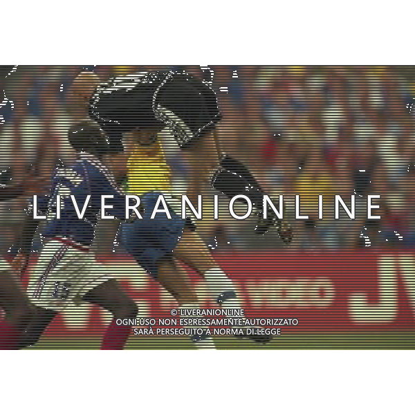 12/07/1998 CAMPIONATO DEL MONDO FRANCIA 98 STADIO SAINT DENIS NELLA FOTO Fabien BARTHEZ-RONALDO AG ALDO LIVERANI S A S