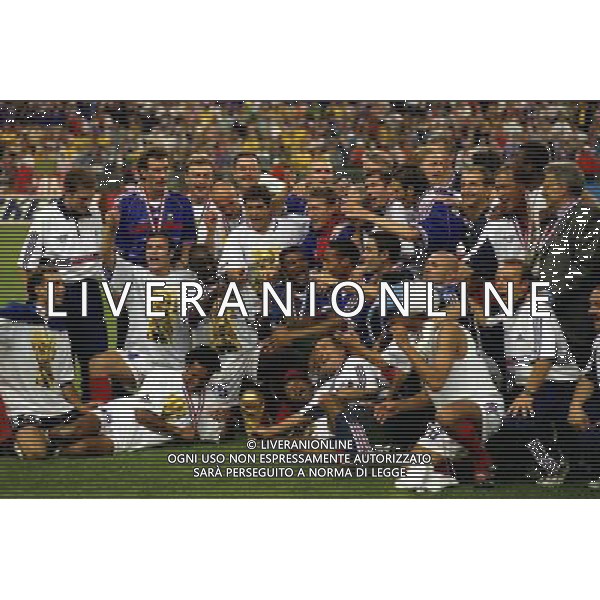 12/07/1998 CAMPIONATO DEL MONDO FRANCIA 98 STADIO SAINT DENIS NELLA FOTO FRANCIA CAMPIONE DEL MONDO AG ALDO LIVERANI S A S