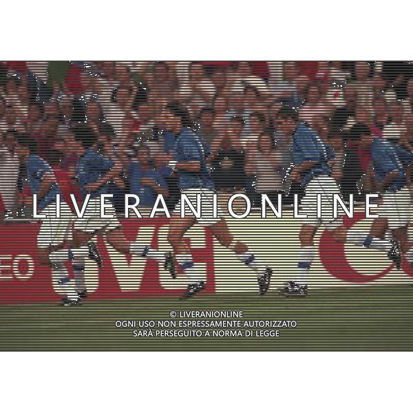 ITALIA CAMERUN CAMPIONATO DEL MONDO FRANCIA 98 NELLA FOTO ABBRACCI ITALIA AG ALDO LIVERANI S A S