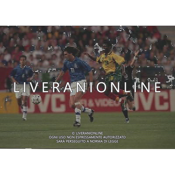 ITALIA CAMERUN CAMPIONATO DEL MONDO FRANCIA 98 NELLA FOTO DINO BAGGIO-OLEMBE AG ALDO LIVERANI S A S