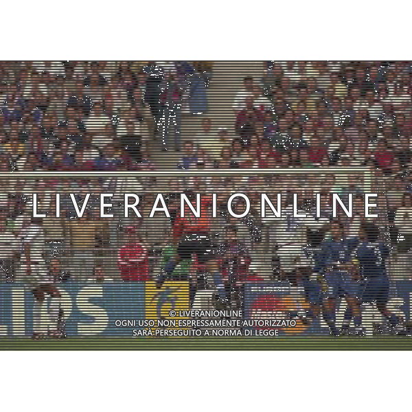 ITALIA FRANCIA CAMPIONATO DEL MONDO FRANCIA 98 QUARTI DI FINALE NELLA FOTO COLPO DI TESTA LILIAN THURAM AG ALDO LIVERANI S A S