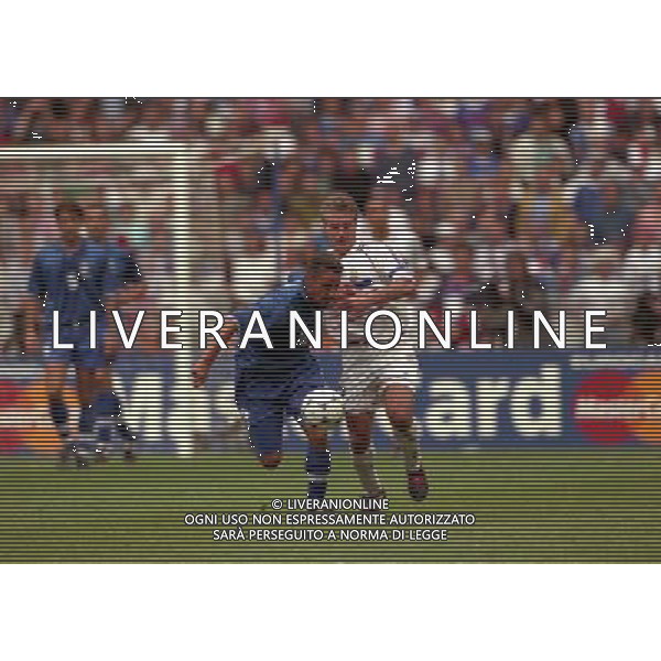 ITALIA FRANCIA CAMPIONATO DEL MONDO FRANCIA 98 QUARTI DI FINALE NELLA FOTO ROBERTO BAGGIO DIDIER DESCHAMPS AG ALDO LIVERANI S A S