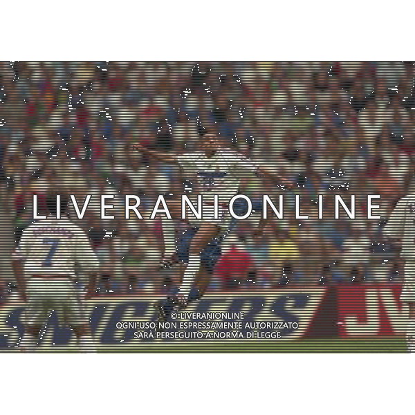 ITALIA FRANCIA CAMPIONATO DEL MONDO FRANCIA 98 QUARTI DI FINALE NELLA FOTO DAVID TREZEGUET AG ALDO LIVERANI S A S