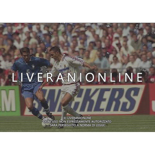 ITALIA FRANCIA CAMPIONATO DEL MONDO FRANCIA 98 QUARTI DI FINALE NELLA FOTO YOURI DJORKAEFF ALESSANDRO COSTACURTA AG ALDO LIVERANI S A S