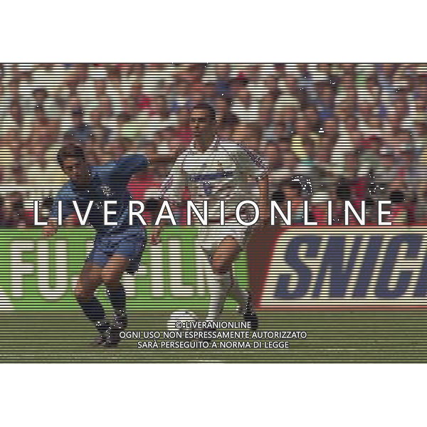 ITALIA FRANCIA CAMPIONATO DEL MONDO FRANCIA 98 QUARTI DI FINALE NELLA FOTO YOURI DJORKAEFF ALESSANDRO COSTACURTA AG ALDO LIVERANI S A S