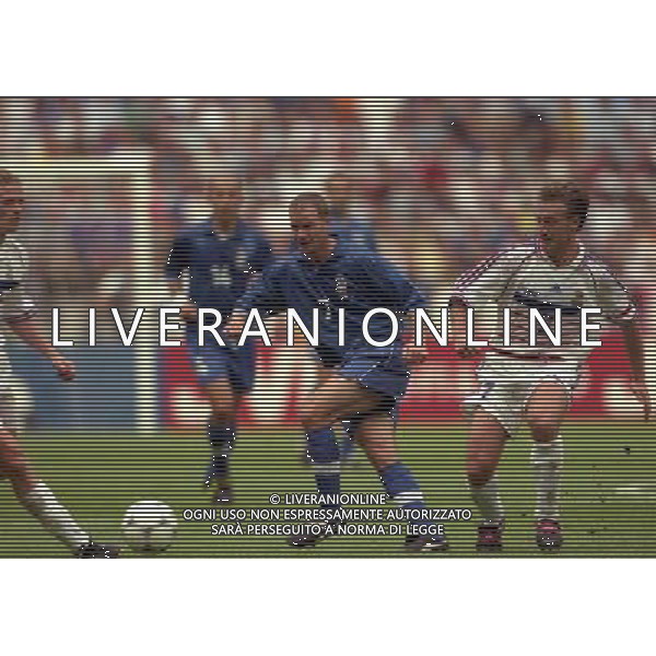 ITALIA FRANCIA CAMPIONATO DEL MONDO FRANCIA 98- 03/07/1998 STADIO SAINT DENIS NELLA FOTO Gianluca PESSOTTO-Didier DESCHAMPS AG ALDO LIVERANI S A S