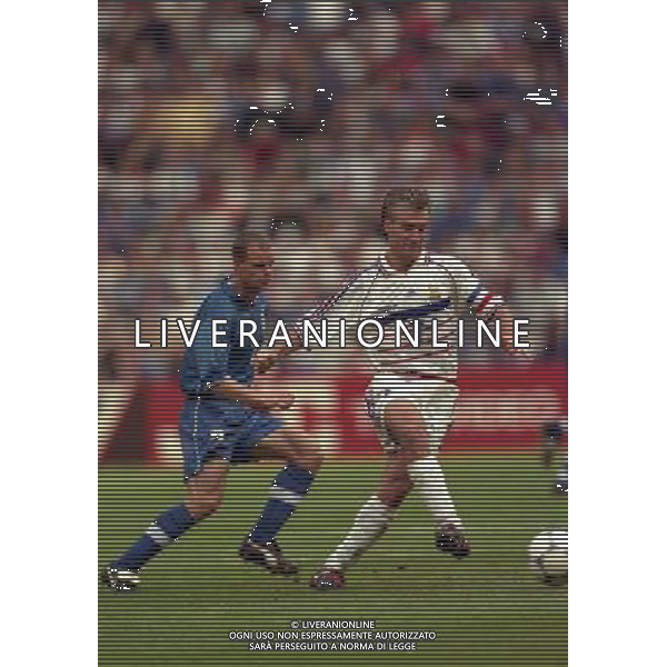 ITALIA FRANCIA CAMPIONATO DEL MONDO FRANCIA 98- 03/07/1998 STADIO SAINT DENIS NELLA FOTO Didier DESCHAMPS-Gianluca PESSOTTO AG ALDO LIVERANI S A S