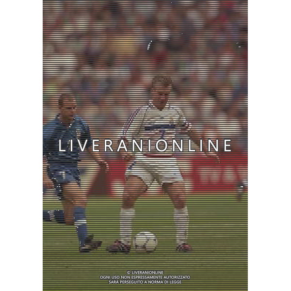 ITALIA FRANCIA CAMPIONATO DEL MONDO FRANCIA 98- 03/07/1998 STADIO SAINT DENIS NELLA FOTO Gianluca PESSOTTO-Didier DESCHAMPS AG ALDO LIVERANI S A S