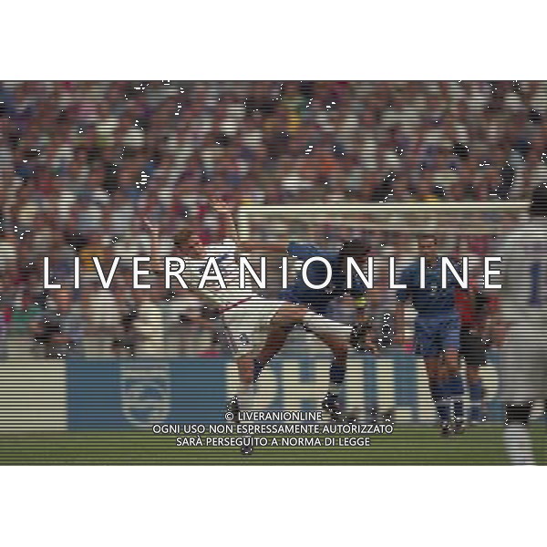 ITALIA FRANCIA CAMPIONATO DEL MONDO FRANCIA 98- 03/07/1998 STADIO SAINT DENIS NELLA FOTO Stephane GUIVARCH-Paolo MALDINI AG ALDO LIVERANI S A S