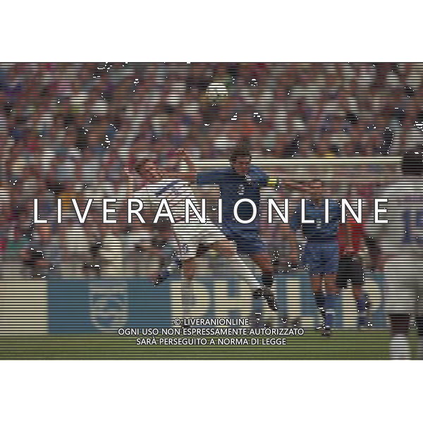 ITALIA FRANCIA CAMPIONATO DEL MONDO FRANCIA 98- 03/07/1998 STADIO SAINT DENIS NELLA FOTO Stephane GUIVARCH-Paolo MALDINI AG ALDO LIVERANI S A S