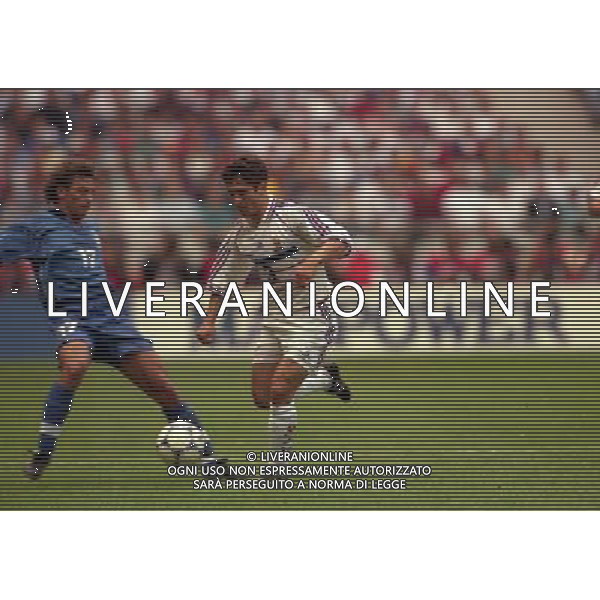 ITALIA FRANCIA CAMPIONATO DEL MONDO FRANCIA 98- 03/07/1998 STADIO SAINT DENIS NELLA FOTO Bixente LIZARAZU-Francesco MORIERO AG ALDO LIVERANI S A S