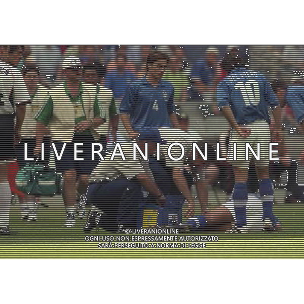 ITALIA AUSTRIA CAMPIONATO DEL MONDO FRANCIA 98 NELLA FOTO INFORTUNIO ALESSANDRO NESTA AG ALDO LIVERANI S A S