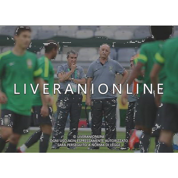 (130626) -- BELO HORIZONTE, June 26, 2013 () -- Brazil\'s coach Luiz Felipe Scolari (R) and his assistant Carlos Alberto Parreira participate in a training session at Mineirao Stadium, in Belo Horizonte, Minas Gerais state, Brazil, on June 25, 2013. Brazil will face Uruguay on June 26, in the semifinal of the FIFA Confederations Cup Brazil 2013. (/Liao Yujie) (itm) ©photoshot/AGENZIA ALDO LIVERANI SAS - ITALY ONLY - Confederations Cup Brasile 2013 - Sessione di allenamento della nazionale Brasiliana allo Stadio Mineirao di Belo Horizonte, Minas Gerais, Brasile, 25 giugno 2013.