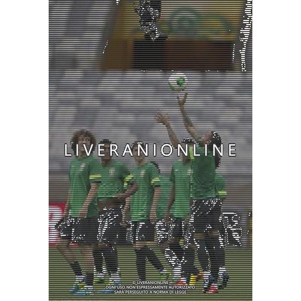 (130626) -- BELO HORIZONTE, June 26, 2013 () -- Brazil\'s players participate in a training session at Mineirao Stadium in Belo Horizonte, Minas Gerais state, Brazil, on June 25, 2013. Brazil will face Uruguay on June 26, in the semifinal of the FIFA Confederations Cup Brazil 2013. (/Bao Feifei) (itm) ©photoshot/AGENZIA ALDO LIVERANI SAS - ITALY ONLY - Confederations Cup Brasile 2013 - Sessione di allenamento della nazionale Brasiliana allo Stadio Mineirao di Belo Horizonte, Minas Gerais, Brasile, 25 giugno 2013.