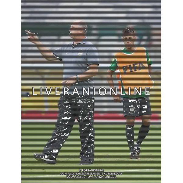 (130626) -- BELO HORIZONTE, June 26, 2013 () -- Brazil\'s coach Luiz Felipe Scolari (L) and player Neymar participate in a training session at Mineirao Stadium, in Belo Horizonte, Minas Gerais state, Brazil, on June 25, 2013. Brazil will face Uruguay on June 26, in the semifinal of the FIFA Confederations Cup Brazil 2013. (/Liao Yujie) (itm) ©photoshot/AGENZIA ALDO LIVERANI SAS - ITALY ONLY - Confederations Cup Brasile 2013 - Sessione di allenamento della nazionale Brasiliana allo Stadio Mineirao di Belo Horizonte, Minas Gerais, Brasile, 25 giugno 2013.