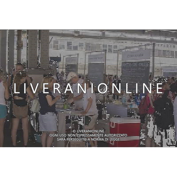 Customers shop at the New Amsterdam Market on South Street in New York on Sunday, June 23, 2013. The market is located in the former Fulton Fish Market with vendors who source their food directly from farmers and producers as well as the farms and makers of artisanal food. This year because of development of the South Street area the market will only open on one day with the organizers searching for a future permanent home. (Œ Richard B. Levine) ©photoshot/AGENZIA ALDO LIVERANI SAS - ITALY ONLY - Veduta della vita quotidiana e commerciale dei quartieri della citta\' di New York