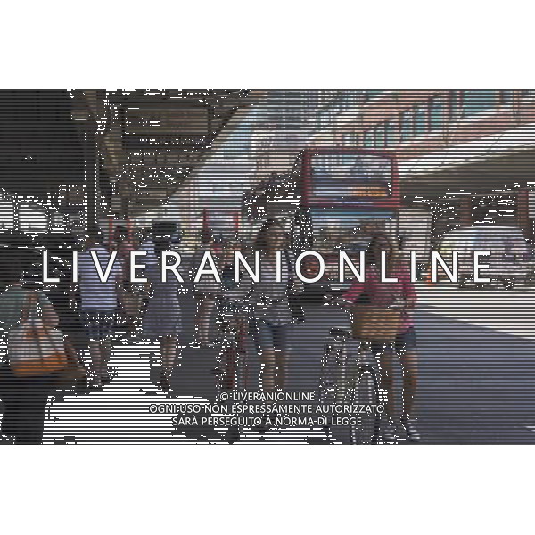 Customers shop at the New Amsterdam Market on South Street in New York on Sunday, June 23, 2013. The market is located in the former Fulton Fish Market with vendors who source their food directly from farmers and producers as well as the farms and makers of artisanal food. This year because of development of the South Street area the market will only open on one day with the organizers searching for a future permanent home. (Œ Richard B. Levine) ©photoshot/AGENZIA ALDO LIVERANI SAS - ITALY ONLY - Veduta della vita quotidiana e commerciale dei quartieri della citta\' di New York