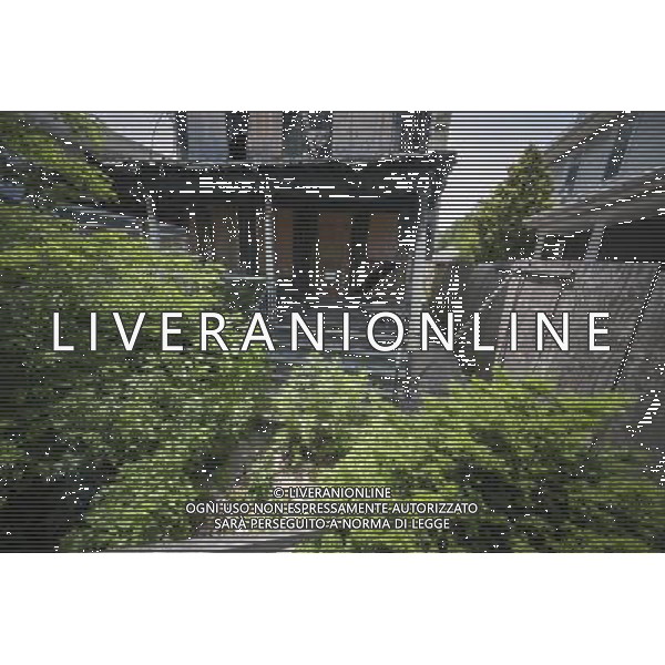 Dilapidated home in the Flatlands neighborhood of Brooklyn in New York on Saturday, June 22, 2013. After being damaged by squatters and a fire the city is deciding whether to tear down the house, but only after numerous complaints from neighbors over the condition of the building. (Œ Richard B. Levine) ©photoshot/AGENZIA ALDO LIVERANI SAS - ITALY ONLY - Veduta della vita quotidiana e commerciale dei quartieri della citta\' di New York
