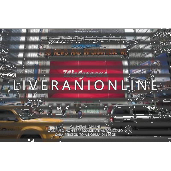 The Walgreens drug store at One Times Square in New York is seen on Thursday, April 7, 2011. The Walgreen Co. announced that sales rose in March growing 3 percent beating analysts\' expectations. (Œ Richard B. Levine) ©photoshot/AGENZIA ALDO LIVERANI SAS - ITALY ONLY - Veduta della vita quotidiana e commerciale dei quartieri della citta\' di New York