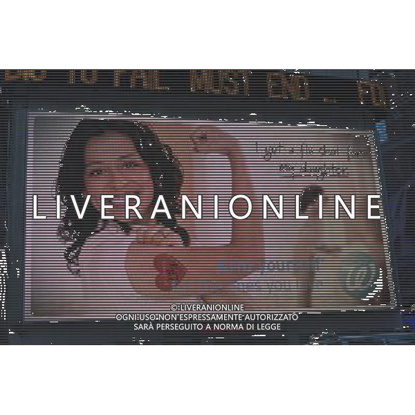 An illuminated sign on the Walgreen\'s drugstore in Times Square in New York advertises that flu shots are available, seen on Wednesday, February 23, 2011. (Œ Richard B. Levine) ©photoshot/AGENZIA ALDO LIVERANI SAS - ITALY ONLY - Veduta della vita quotidiana e commerciale dei quartieri della citta\' di New York