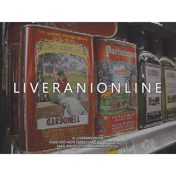Cans of imported olive oil including Spanish are seen on a supermarket shelf on Tuesday, September 14, 2010. A recently proposed law that would adding new fees and required testing to imported olive oil has been removed as a provision to a federal farm bill. The provision would have increased the cost of imported oils by adding rigorous taste and chemical tests as opposed to the current spot-checking. ( Richard B. Levine) ©photoshot/AGENZIA ALDO LIVERANI SAS - ITALY ONLY - Veduta della vita quotidiana e commerciale dei quartieri della citta\' di New York