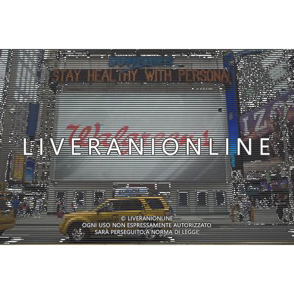 A giant illuminated sign on One Times Square in New York advertises the new Walgreens drug store occupying the ground floor space on Tuesday, June 23, 2009. The company announced that its profit fell 9 percent in the fiscal third quarter. ( Richard B. Levine) ©photoshot/AGENZIA ALDO LIVERANI SAS - ITALY ONLY - Veduta della vita quotidiana e commerciale dei quartieri della citta\' di New York