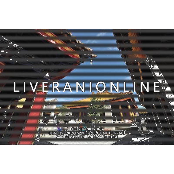 (130627) -- MOUNT WUTAI, June 27, 2013 () -- Tourists visit a temple on Mount Wutai, one of four sacred Buddhist mountains in China, in north China\'s Shanxi Province, June 26, 2013. Added to UNESCO\'s World Heritage List in 2009, Mount Wutai is home to about 50 Buddhist temples built between the 1st century AD and the early 20th century. (/Zhan Yan) (ry) ag aldo liverani sas only italy