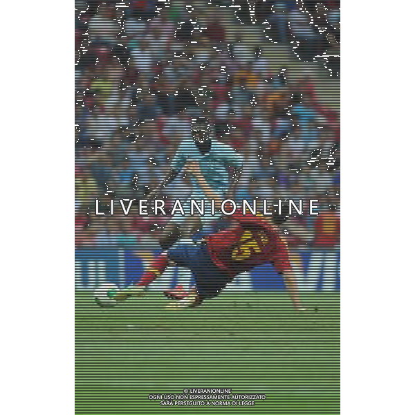 (130628) -- ISTANBUL, June 27, 2013 () -- France\'s Sanogo vies for the ball with Saul of Spain during the FIFA U-20 World Cup Turkey 2013 semifinal match in Istanbul, Turkey, on June 27, 2013. Spain won 2-1. (/Lu Zhe) ©PHOTOSHOT/AGENZIA ALDO LIVERANI SAS - ITALY ONLY - Francia- Spagna Campionati mondiali calcio FIFA U20 World Cup semifinale a Istanbul, in Turchia, il 27 giugno 2013. La Spagna ha vinto 2-1.