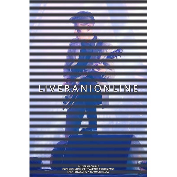 The Artic Monkeys plays Glastonbury Festival on 28/06/2013 at Worthy Farm, Glastonbury. The band is formed of: Alex Turner, Matt Helders, Jamie Cook, Nick O\'Malley, Andy Nicholson, Glyn Jones. . RESTRICTION: 1 TIME USE FOR EDITORIAL REFERRING TO GLASTONBURY HEADLINE PERFORMANCE. ©PHOTOSHOT/AGENZIA ALDO LIVERANI SAS - ITALY ONLY - EDITORIAL USE ONLY