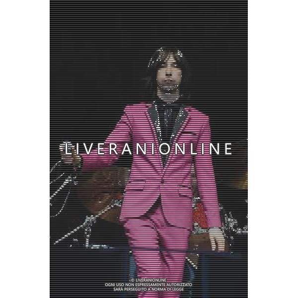 Primal Scream plays Glastonbury Festival on 29/06/2013 at Worthy Farm, Glastonbury. Persons pictured: Bobby Gillespie. ©PHOTOSHOT/AGENZIA ALDO LIVERANI SAS - ITALY ONLY - EDITORIAL USE ONLY