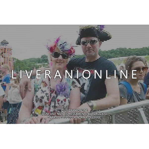 Festival goers in fancy dress at Glastonbury Festival, Worthy Farm, Pilton, Glastonbury, Somerset, UK on 28th June 2013. ©PHOTOSHOT/AGENZIA ALDO LIVERANI SAS - ITALY ONLY - EDITORIAL USE ONLY