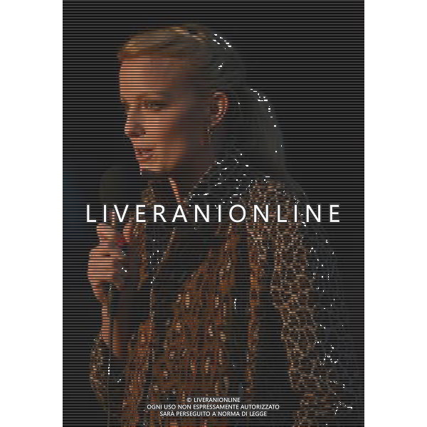  Lauren Laverne, born Lauren Cecilia Fisher, from BBC\'s ulture Show introduces Mumford and Sons at Pyramid Stage, Glastonbury Festival, Pilton, Somerset, UK, Sunday Date30/06/2013 ©photoshot/AGENZIA ALDO LIVERANI SAS - ITALY ONLY - EDITORIAL USE ONLY