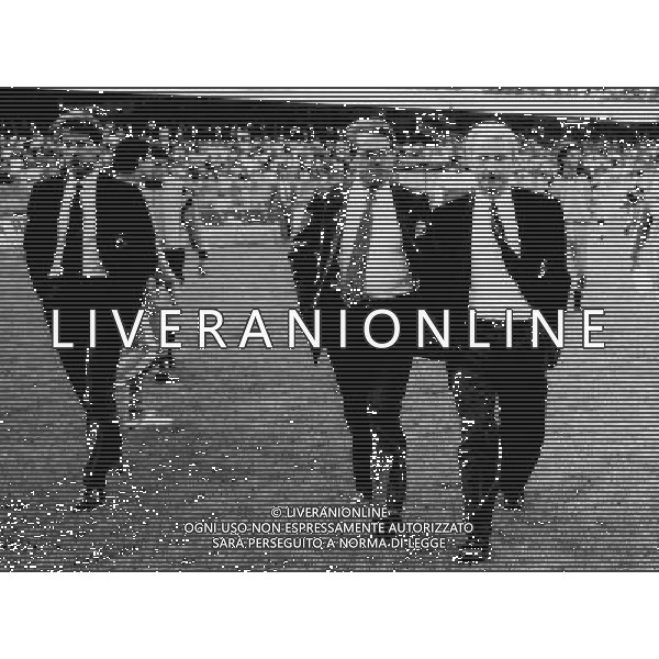 ARCHIVIO LIVERANI NELLA FOTO GIOVANNI TRAPATTONI PERIODO INTER CON CAMILLO CEDRATI E DOTT BERGAMO AG ALDO LIVERANI SAS