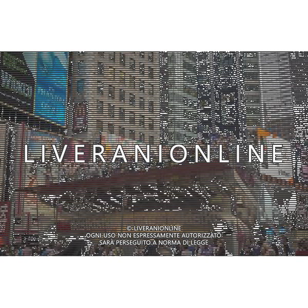 Visitors atop the TKTS ticket booth in Times Square in New York on Monday, July 1, 2013. (å Richard B. Levine) ©Photoshot/AGENZIA ALDO LIVERANI SAS-ITALY ONLY - EDITORIAL USE ONLY