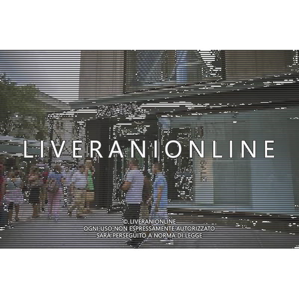 Shoppers pass a Zara store on Fifth Avenue in New York on Friday, June 28, 2013. (å Richard B. Levine) ©Photoshot/AGENZIA ALDO LIVERANI SAS-ITALY ONLY - EDITORIAL USE ONLY