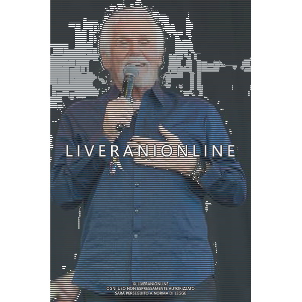 Country singer Kenny Rogers performs on the Pyramid Stage at Glastonbury Festival, Worthy Farm, Pilton, Glastonbury, Somerset, UK on 30th June 2013. ©Photoshot/AGENZIA ALDO LIVERANI SAS-ITALY ONLY - EDITORIAL USE ONLY