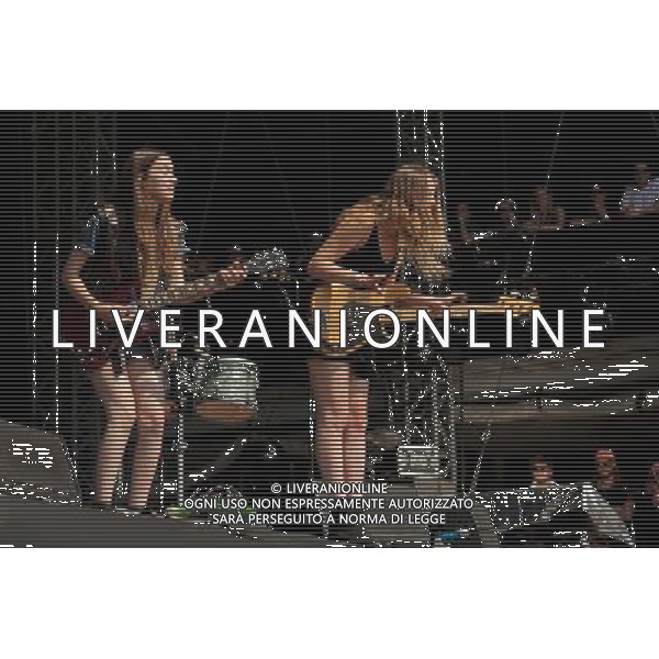 Haim play Mumford and Sons\'s Gentlemen of the Road festival, at the Queen Elizabeth Park in Stratford. Picture shows Danielle and Este Haim. ©photoshot/AGENZIA ALDO LIVERANI SAS - ITALY ONLY - EDITORIAL USE ONLY