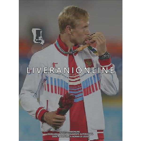 (130710) -- KAZAN, July 10, 2013 () -- Sergey Mudrov of Russia kisses his medal during the awarding ceremony of men\'s High Jump at the 27th Summer Universiade in Kazan Russia, July 9, 2013. Mudrov claimed the title with 2.31 meters. (/Meng Yongmin) ©PHOTOSHOT/AGENZIA ALDO LIVERANI SAS - ITALY ONLY - EDITORIAL USE ONLY
