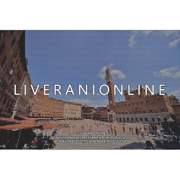 (130709) -- SIENA, July 9, 2013 () -- The Piazza del campo is seen in the historic center of Siena, Tuscany of Italy, July 7, 2013. The historic center of Siena was inscribed onto UNESCO\'s World Heritage List in 1995. The city is famous for its medieval cityscape and the horse race Palio, attracting over 150,000 visitors every year. (/Xu Nizhi) (djj) AG ALDO LIVERANI SAS ONLY ITALY AG ALDO LIVERANI SAS ONLY ITALY