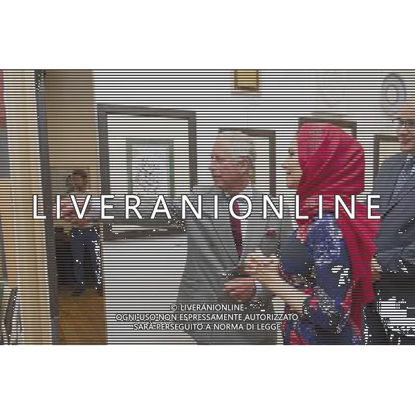 Prince\'s School of Traditional Arts...Mcc0048566.DT News.Rota. Prince of Wales visits The Prince\'s School of Traditional Arts Degree Show.Pic Shows HRH The Prince of Wales looking at work by Maryam Mirzaei the show ©photoshot/AGENZIA ALDO LIVERANI SAS - ITALY ONLY - REALI INGLESI: Il principe Carlo d\'inghilterra in visita alla scuola delle arti tradizionali e spettacolo